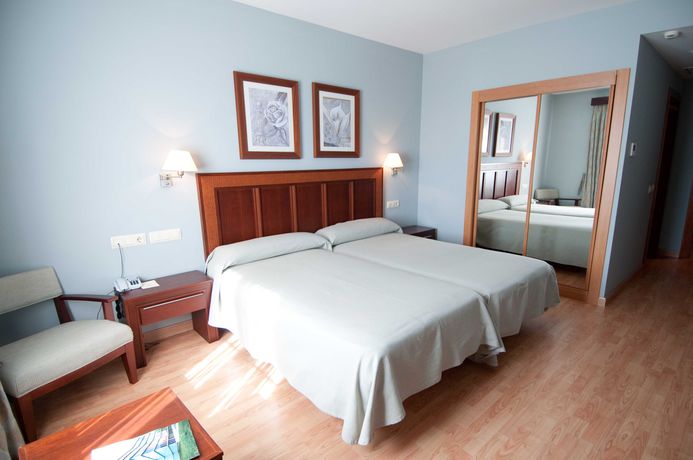 Imagen de la habitación del Hotel Santiago De León. Foto 7