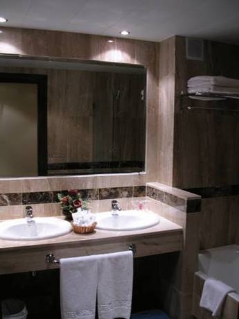 Imagen general del Hotel Santiago, Linares. Foto 3