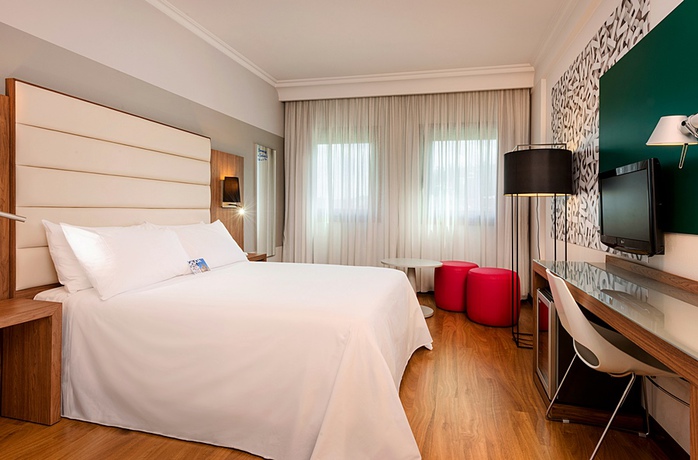 Imagen del bar/restaurante del Hotel Santiago Plaza Affiliated by Meli&aacute;. Foto 2