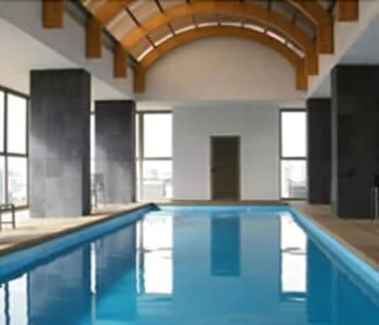 Imagen de la piscina del Hotel Santiago Suite Apartment. Foto 19