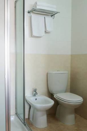 Imagen de la habitación del Hotel Santiago, Vagos. Foto 11