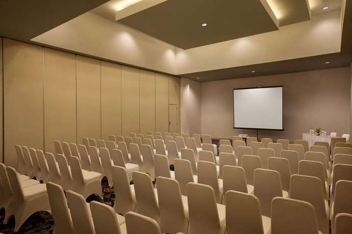 Imagen de los interiores del Hotel Santika Banyuwangi. Foto 13