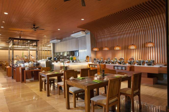 Imagen del bar/restaurante del Hotel Santika Banyuwangi. Foto 6