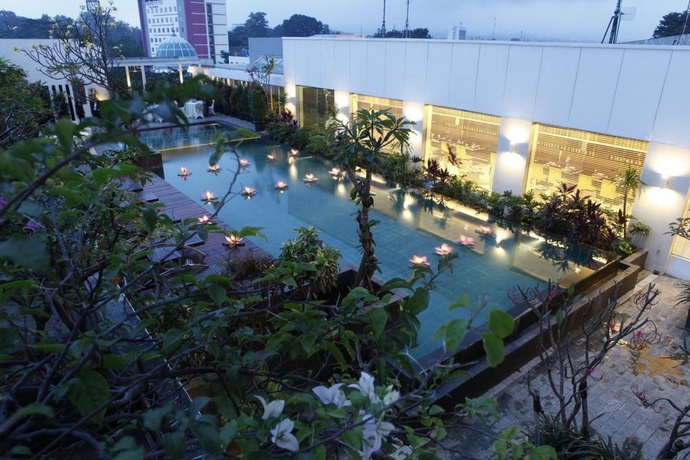Imagen general del Hotel Santika Bogor. Foto 2