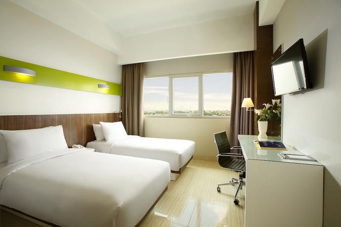 Imagen de la habitación del Hotel Santika Cikarang. Foto 5