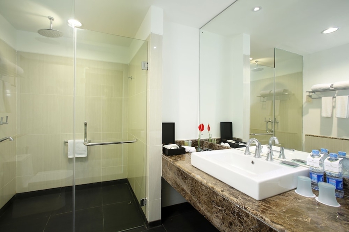 Imagen de la habitación del Hotel Santika Cikarang. Foto 10