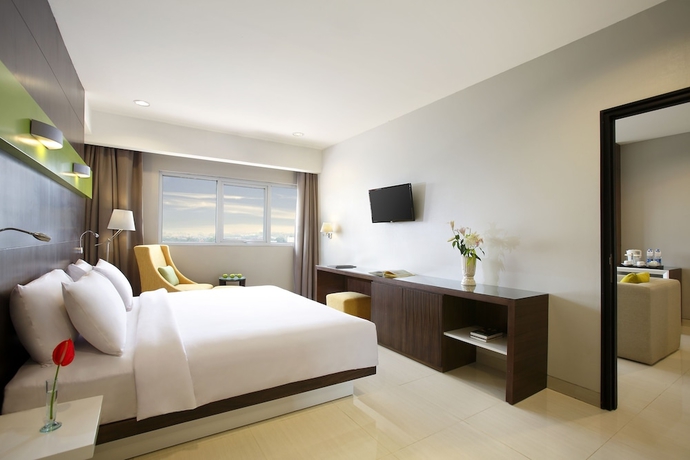 Imagen de la habitación del Hotel Santika Cikarang. Foto 11