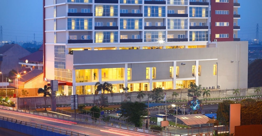 Imagen general del Hotel Santika Cikarang. Foto 1