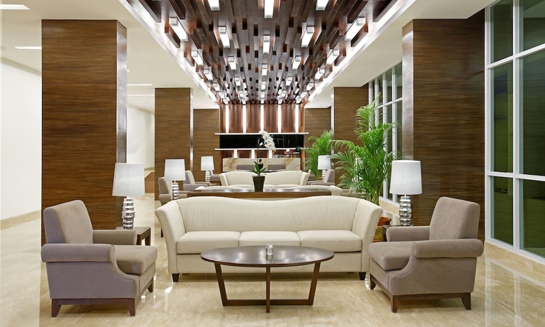 Imagen de los interiores del Hotel Santika Cikarang. Foto 16