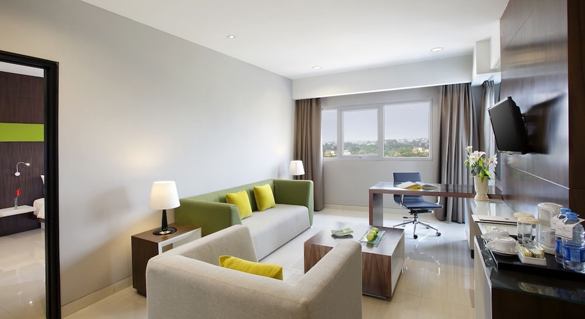 Imagen de la habitación del Hotel Santika Cikarang. Foto 12