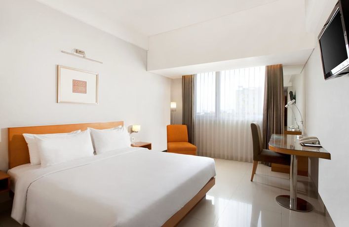 Imagen de la habitación del Hotel Santika Jemursari. Foto 6