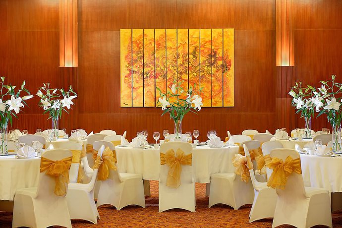 Imagen de los interiores del Hotel Santika Jemursari. Foto 11