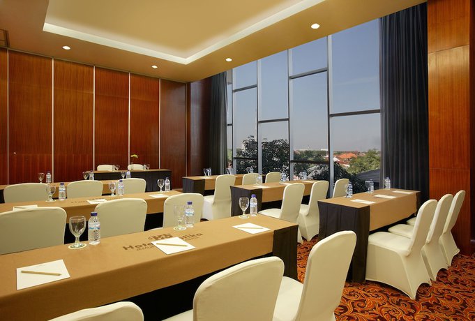 Imagen de los interiores del Hotel Santika Jemursari. Foto 13