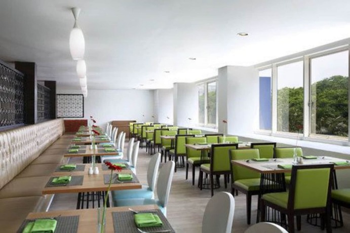 Imagen del bar/restaurante del Hotel Santika Kelapa Gading - Chse Certified. Foto 3