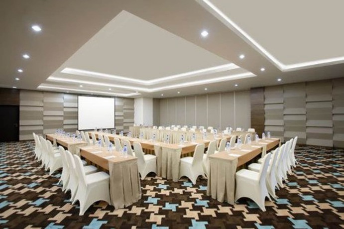 Imagen de los interiores del Hotel Santika Kelapa Gading - Chse Certified. Foto 15