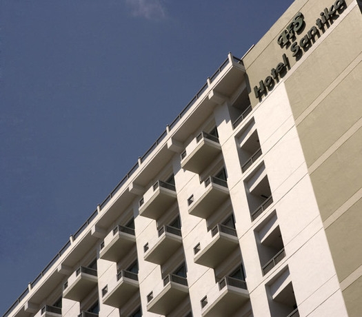 Imagen de los exteriores del Hotel Santika Pandegiling Surabaya - Chse Certified. Foto 9