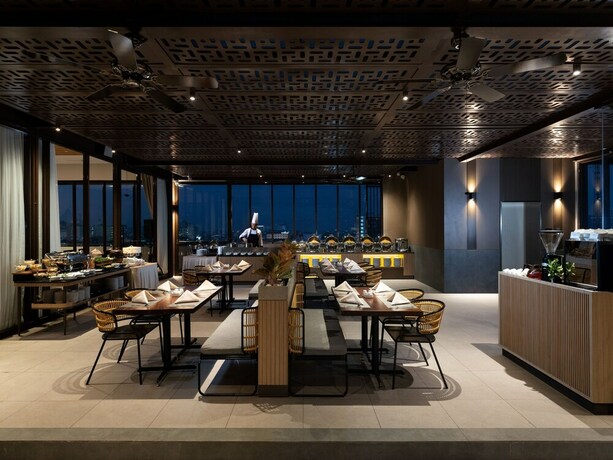 Imagen del bar/restaurante del Hotel Santika Pasir Kaliki Bandung. Foto 5