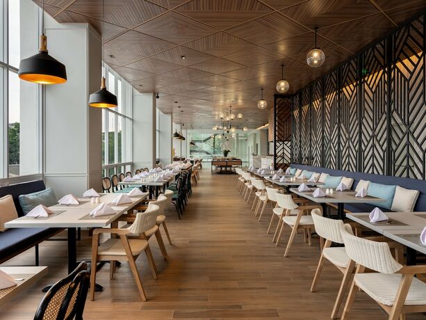 Imagen del bar/restaurante del Hotel Santika Pasir Koja - Chse Certified. Foto 13