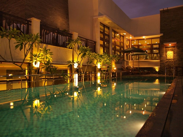 Imagen de la piscina del Hotel Santika Pontianak. Foto 5