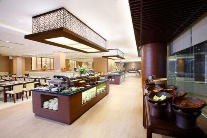 Imagen del bar/restaurante del Hotel Santika Premiere Bintaro. Foto 2