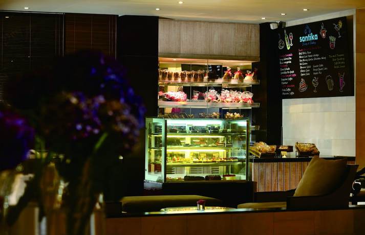 Imagen del bar/restaurante del Hotel Santika Premiere Jogja - Chse Certified. Foto 2