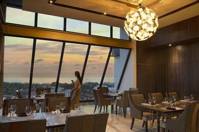 Imagen del bar/restaurante del Hotel Santika Premiere Padang. Foto 6