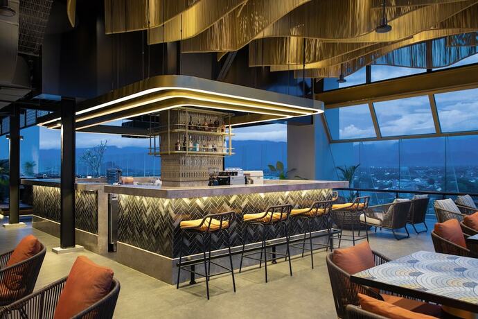 Imagen del bar/restaurante del Hotel Santika Premiere Padang. Foto 7