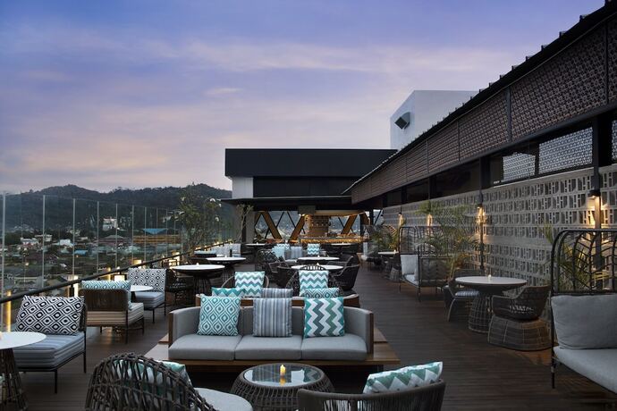 Imagen del bar/restaurante del Hotel Santika Premiere Padang. Foto 8