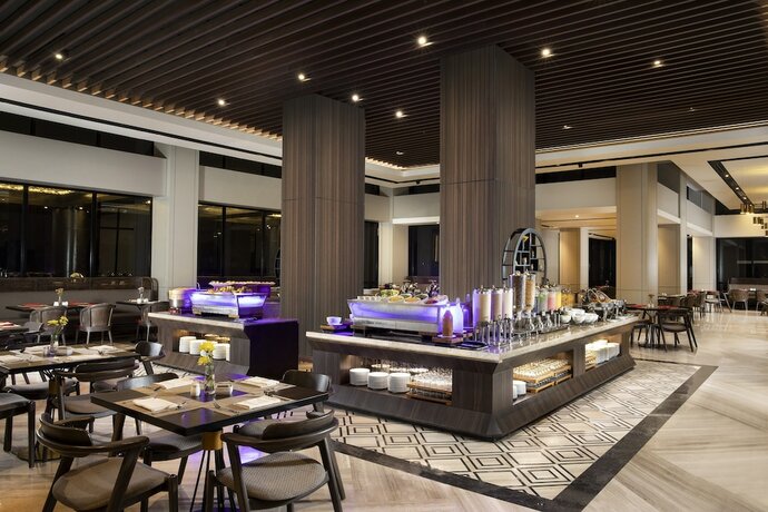 Imagen del bar/restaurante del Hotel Santika Premiere Padang. Foto 10