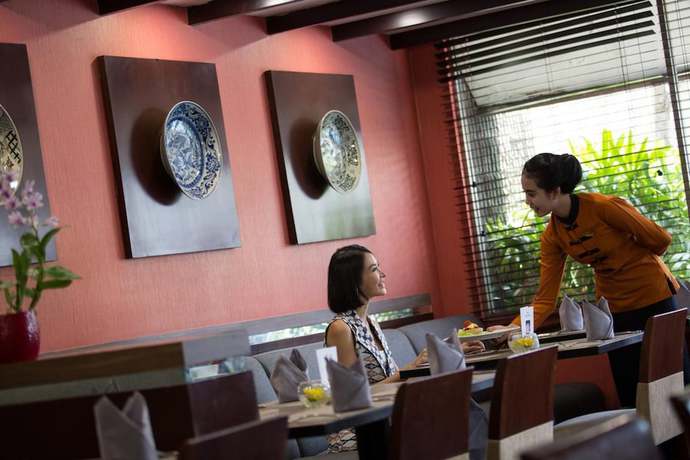 Imagen del bar/restaurante del Hotel Santika Premiere Semarang - Chse Certified. Foto 2