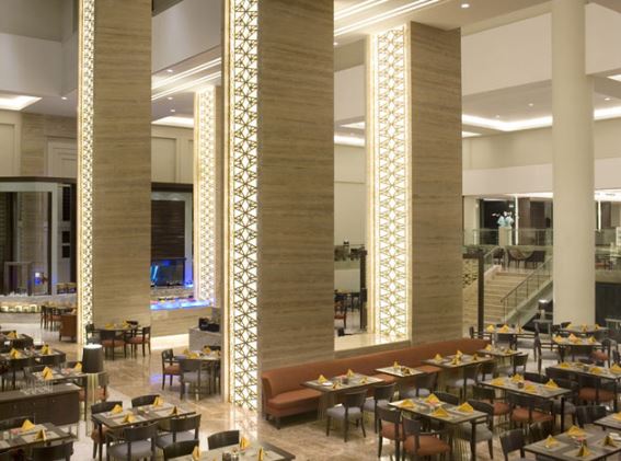 Imagen del bar/restaurante del Hotel Santika Premiere Slipi Jakarta - Chse Certified. Foto 2