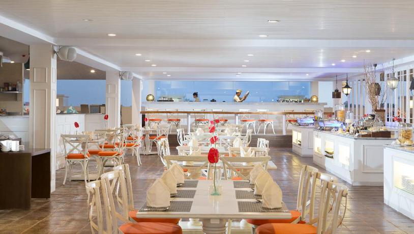 Imagen del bar/restaurante del Hotel Santika Seminyak - Chse Certified. Foto 3