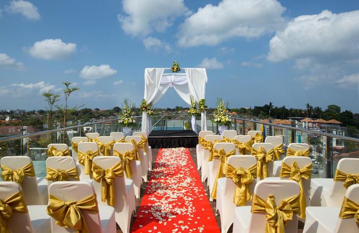 Imagen del bar/restaurante del Hotel Santika Seminyak - Chse Certified. Foto 6