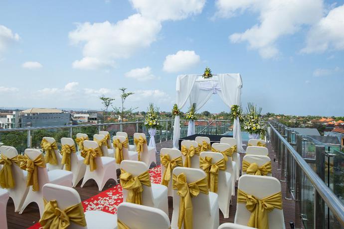 Imagen del bar/restaurante del Hotel Santika Seminyak - Chse Certified. Foto 7