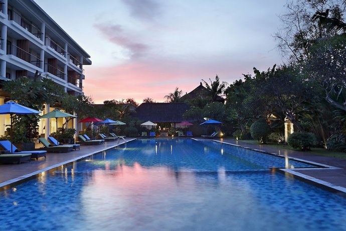Imagen de la piscina del Hotel Santika Siligita Nusa Dua - Bali. Foto 11