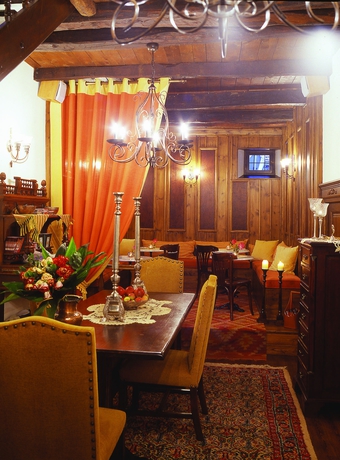Imagen del bar/restaurante del Hotel Santikos Mansion. Foto 1