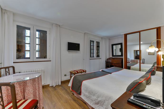 Imagen de la habitación del Hotel Santillana. Foto 8