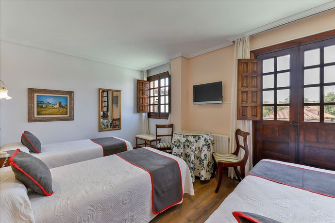 Imagen de la habitación del Hotel Santillana. Foto 9