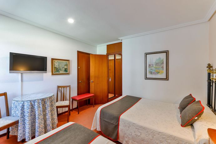 Imagen de la habitación del Hotel Santillana. Foto 10
