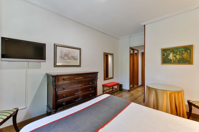 Imagen de la habitación del Hotel Santillana. Foto 11