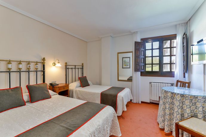 Imagen de la habitación del Hotel Santillana, Santillana de Mar. Foto 12