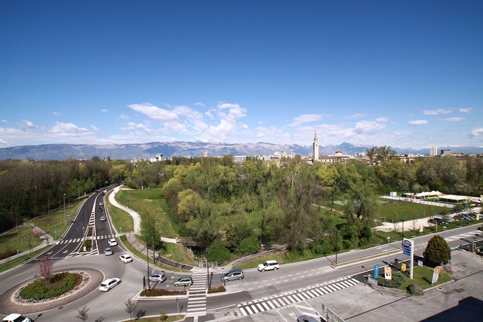 Imagen de los exteriores del Hotel Santin. Foto 8