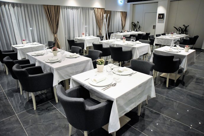 Imagen del bar/restaurante del Hotel Santiny and Restaurant. Foto 4