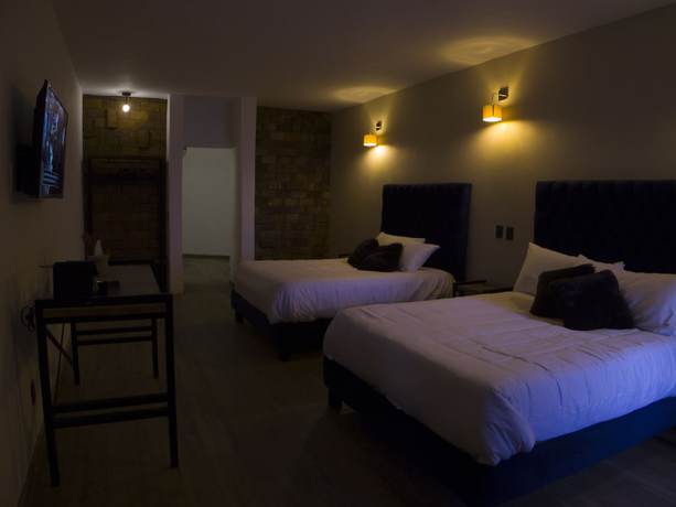 Imagen de la habitación del Hotel Santiurde. Foto 10