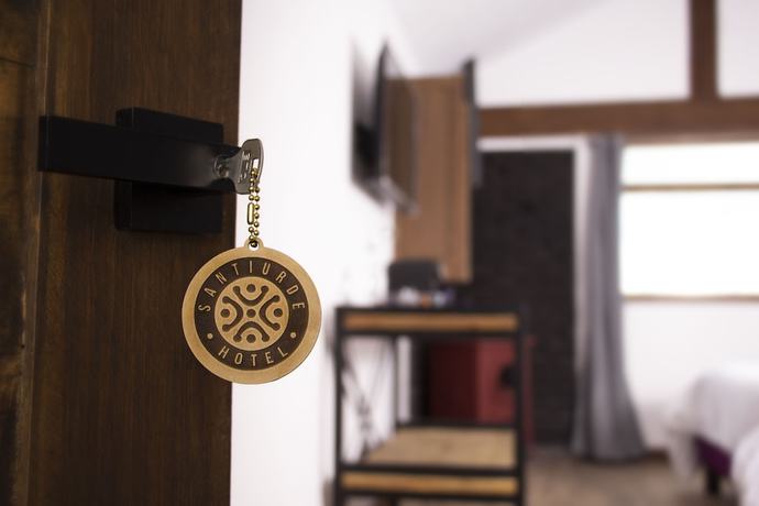 Imagen de la habitación del Hotel Santiurde. Foto 16