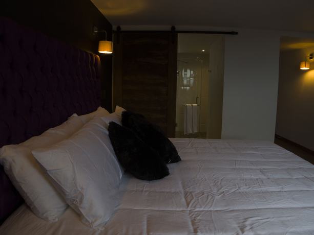 Imagen de la habitación del Hotel Santiurde. Foto 17