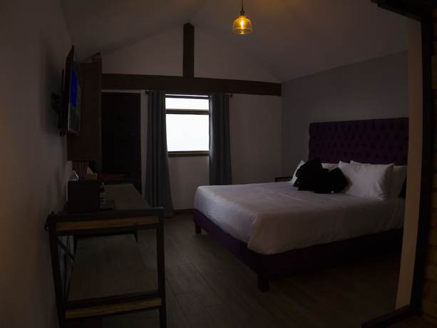 Imagen de la habitación del Hotel Santiurde. Foto 18