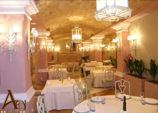 Imagen del bar/restaurante del Hotel Santo Domingo Lucena. Foto 2