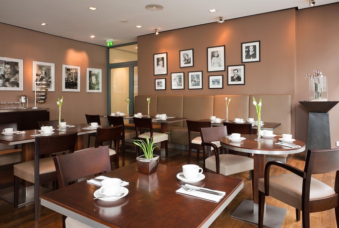 Imagen del bar/restaurante del Hotel Santo. Foto 2