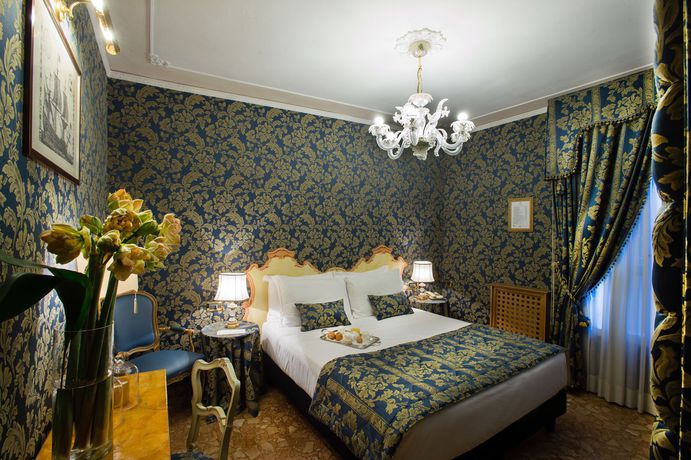 Imagen de la habitación del Hotel Santo Stefano. Foto 9